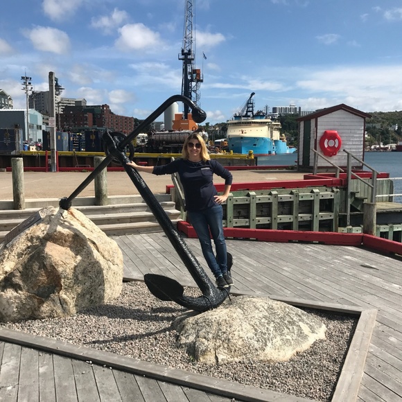 Meet your Posher, Debby - Picture 3 of 4